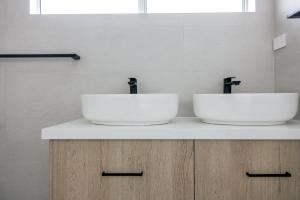 Ένα μπάνιο στο Hamptons at Woy Woy Waterfront +24 φωτογραφίες