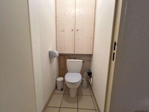 a small bathroom with a toilet in a stall at Appartement lumineux 2 pièces cabine au Monêtier-les-Bains, proche pistes, avec parking - FR-1-330F-239 in Le Monêtier-les-Bains