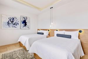 En eller flere senge i et værelse på 2 Bedroom Residence with Terrace & Grill Live Aqua La Paz