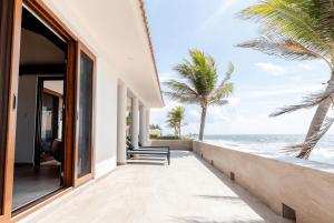 una casa en la playa con vista al mar en Xaman Ha Villa 30- PlayaCar- phase I, en Playa del Carmen