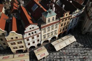 Nespecifikovaný výhled na destinaci Praha nebo výhled na město při pohledu z apartmánu