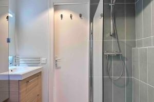 a bathroom with a shower and a sink at Studio rénové et fonctionnel in Bron +1 photo