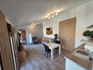a kitchen and a living room with a table at Hotel Puerta del Arco in Tudela de Duero
