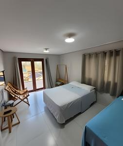 Ένα ή περισσότερα κρεβάτια σε δωμάτιο στο casa perfeita a 150m da praia com 6 suítes