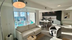 Χώρος καθιστικού στο Rare Corner Unit Private Terrace & Sunset Views