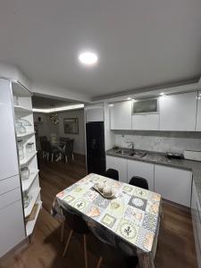 Η κουζίνα ή μικρή κουζίνα στο Apartamento de Luxo -T2