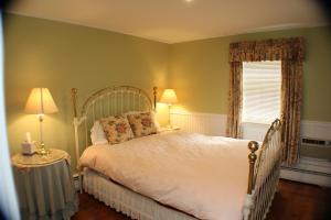 Letto o letti in una camera di The Inn at Quail Run