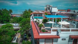 Bazén v ubytování Hotel Encino Malecón Centro Puerto Vallarta nebo v jeho okolí