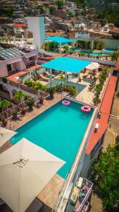 Bazén v ubytování Hotel Encino Malecón Centro Puerto Vallarta nebo v jeho okolí