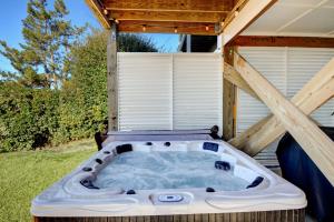 a jacuzziificialificialificialificialificialificialificialificialificialificialificial at Ocean Sounds in West Onslow Beach