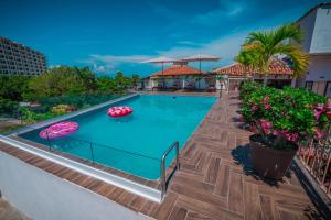 Bazén v ubytování Hotel Encino Malecón Centro Puerto Vallarta nebo v jeho okolí