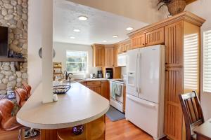 Gallery image of Lake and Mountain-View Home Walk to Downtown! in Crestline