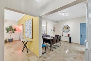 Foto San Juanis asuva majutusasutuse Condado 4 Bed 3 Bath Sleeps 8 Jacuzzi & Free Parking galeriist