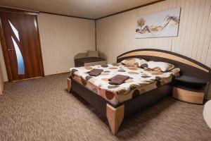 a bedroom with a bed and a chair in it at Відпочинковий комплекс "Alpha Plus" in Yablunytsya