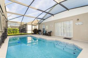 an indoor swimming pool with a glass ceiling at Villa Helena, Windsor Palms in Kissimmee +27 photos