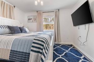 Ένα ή περισσότερα κρεβάτια σε δωμάτιο στο Dauphin Island Condos Near the Beach - Unit 2