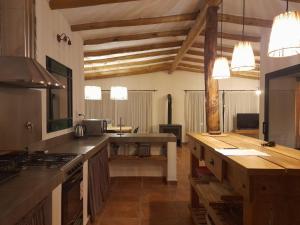 a kitchen with a stove and a counter top at La escondida las siringuillas in Tafí del Valle