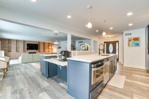 Η κουζίνα ή μικρή κουζίνα στο 3 Mi to Dtwn Alpena Family Home with Yard!