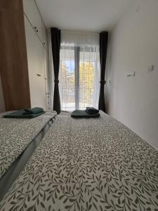 Uma cama ou camas num quarto em Apartmani Planina Divčibare