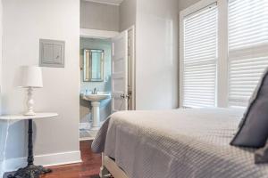 Galeriebild der Unterkunft Old Dauphin Way Historic Home - Unit 4 in Mobile + 7 Fotos