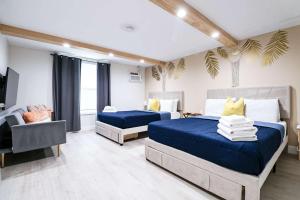 a bedroom with two beds and a chair in it at BRANDNEW 2023 LAKEFRONT APT in Kissimmee