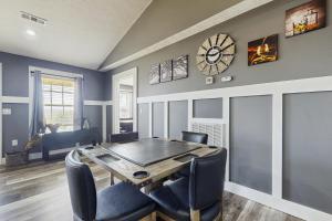 Gallery image of Hatters Hide A Way in Kodak +16 photos