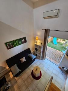 Ένα ή περισσότερα κρεβάτια σε δωμάτιο στο Gîte Le Muscat L'Escapade Des Flamants Roses