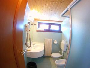 Koupelna v ubytování Hotel Canin