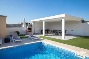 a house with a swimming pool and a pavilion at villa Suhalj in Medulin