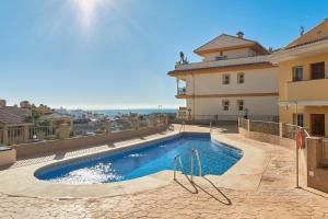 Swimmingpoolen hos eller tæt på FARO I Lovely Apartment with Sunny Terrace, Barbacoa Pet Friendly in Mijas Costa & Fuengirola