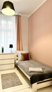 Łóżko lub łóżka w pokoju w obiekcie Beautiful Rooms - Wały Chrobrego