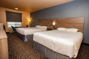 Cama o camas de una habitación en Ramada by Wyndham Cranbrook