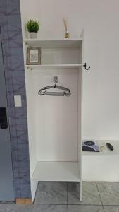 a white shelf with a hanger in a room at Monoambiente Eldorado 2 in Eldorado