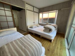 Postel nebo postele na pokoji v ubytování Doragon House