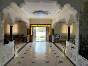 a large room with a lobby with a large door at Charmante villa à Safi in Safi