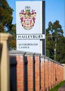 Classy Spaces Keysborough - New 2 Storey Townhouse的证书、奖牌、标识或其他文件