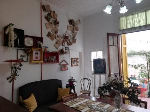 a living room with a couch and a table at Andiamo Guest House in Buenos Aires
