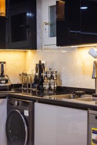 Kuchyň nebo kuchyňský kout v ubytování Nile pearl Cairo Maadi Apartment luxury