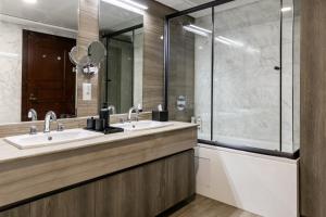 Koupelna v ubytování Nile pearl Cairo Maadi Apartment luxury