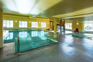 Piscina en o cerca de Ramada by Wyndham Cranbrook