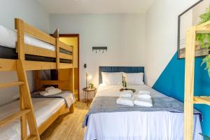 Giường trong phòng chung tại Piscina, churrasqueira, natureza - Brazilian Corner +37 ảnh