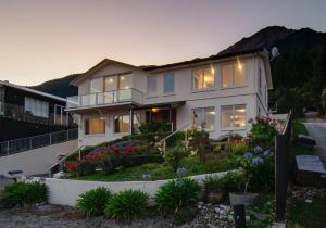 Taman di luar Spectacular views large 3-bedroom house