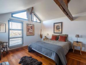 Katil atau katil-katil dalam bilik di Maison familiale style loft à Biscarrosse - 10 personnes, piscin - FR-1-319-563 +24 gambar