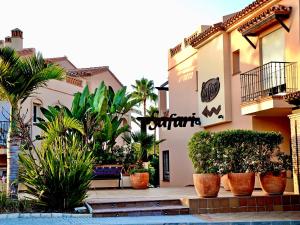 Bazén v ubytovaní Marina XI Enjoy the Sun, Sea Views, Pools & BBQ Steps from the Beach in Mijas Costa & Fuengirola alebo v jeho blízkosti