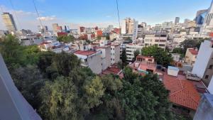an aerial view of a city with buildings at Hermosa Suite doble con baño privado in Mexico City