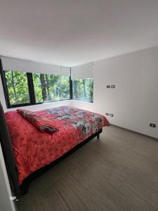 Ένα ή περισσότερα κρεβάτια σε δωμάτιο στο Departamento Pucon Andino