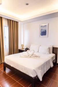 Letto o letti in una camera di Palmbeach Resort & Spa Mactan, Cebu