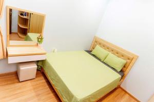 a small bedroom with a bed and a mirror at LaMaison Sapphire Homestay Ha Long-Cozy Apartment in Ha Long +28 photos