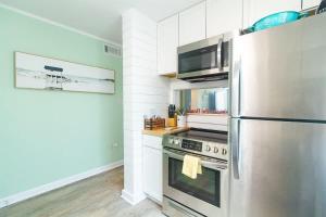 Gallery image of Beach Harbour 16 @ The Carolina Beach Boardwalk - Full Remodel! in Carolina Beach