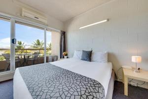 Camelot Motel客房内的一张或多张床位